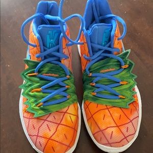 Nike Boys Kyrie Irving Spongebob sneakers size 4.5